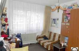 Apartament de vanzare cu 3 camere, finisat clasic