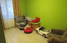 Apartament 3 camere, 72 mp, gradina 150 mp, boxa,parcare,zona strazii Sub Cetate !