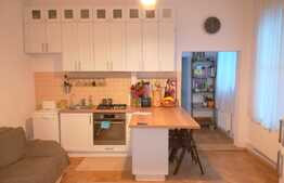 Apartament in imobil de tip casa, 3 camere, 64 mp, zona Piata Cipariu