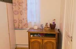 Apartament in imobil de tip casa, 3 camere, 64 mp, zona Piata Cipariu