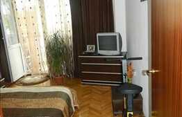 Apartament cu 4 camere, decomandat, etaj intermediar, zona Donath