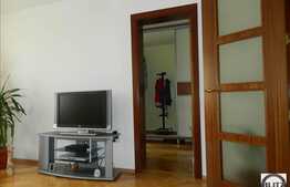 Apartament cu 4 camere, decomandat, etaj intermediar, zona Donath