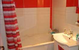 Apartament cu 4 camere, decomandat, etaj intermediar, zona Donath