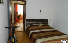 Apartament cu 4 camere, decomandat, etaj intermediar, zona Donath