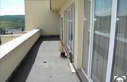 Apartament cu 2 camere, decomandat, 77 mp!