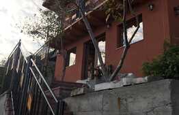 Casa 4 camere, 100 mp, teren 100 mp, parcare, totul nou, zona strazii Uliului