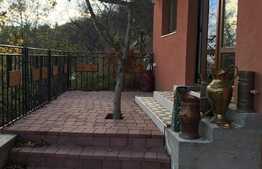 Casa 4 camere, 100 mp, teren 100 mp, parcare, totul nou, zona strazii Uliului