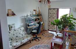 Apartament pe doua niveluri, 4 camere, 107 mp + pod 45 mp, zona Terra! 