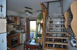 Apartament pe doua niveluri, 4 camere, 107 mp + pod 45 mp, zona Terra! 