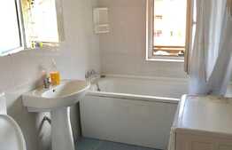 Apartament spatios de 2 camere, de INCHIRIAT! Zona strazii Eroilor!