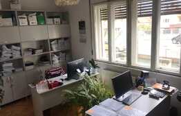 Casa 194 mp, teren 300 mp, 3 garaje, zona strazii Oasului