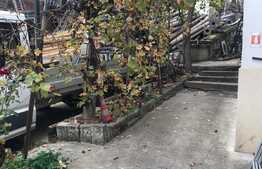 Casa 194 mp, teren 300 mp, 3 garaje, zona strazii Oasului
