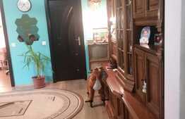 Apartament de vanzare, 3 camere decomandate, gradina 75 mp, Zona Stejarului ! 