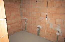 OPORTUNITATE! Apartament 2 camere, 72 mp, decomandat, semifinisat, zona Subcetate !