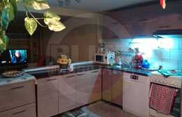 De vanzare casa individuala, 220 mp, garaj 80 mp, teren 680 mp, cartier Iris