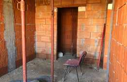 Apartament in vila, 46 mp, gradina de 50 mp, semifinisat!