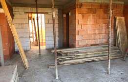 Apartament in vila, 46 mp, gradina de 50 mp, semifinisat!