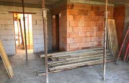 Apartament in vila, 46 mp, gradina de 50 mp, semifinisat!