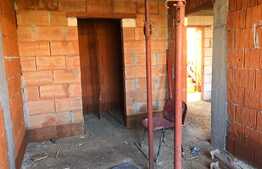 Apartament in vila, 46 mp, gradina de 50 mp, semifinisat!