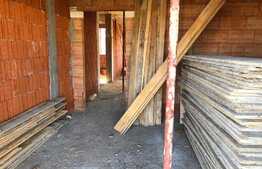 Apartament 2 camere in vila, 58 mp, decomandat, gradina 100 mp!