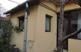 De vanzare casa cuplata, 80 mp, teren 120 mp, zona centrala!