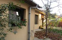 De vanzare casa cuplata, 80 mp, teren 120 mp, zona centrala!