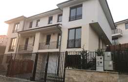 Duplex de vanzare, 180 mp utili, 250 teren , garaj! TOTUL NOU 