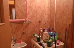 De vanzare 3 camere, etaj intermediar, garaj, zona strazii Arinilor