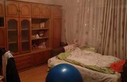 De vanzare 3 camere, etaj intermediar, garaj, zona strazii Arinilor