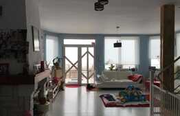 Casa individuala de vanzare, 220 mp utili, teren 650 mp, zona de case!