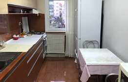 Apartament 4 camere de vanzare, 70 mp utili, cu boxa, zona Campului