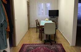 Apartament 4 camere de vanzare, 70 mp utili, cu boxa, zona Campului