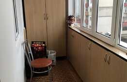 Apartament 4 camere de vanzare, 70 mp utili, cu boxa, zona Campului