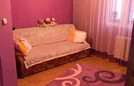 Apartament 4 camere de vanzare, 70 mp utili, cu boxa, zona Campului