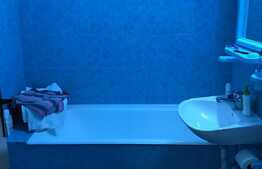 Apartament 4 camere de vanzare, 70 mp utili, cu boxa, zona Campului