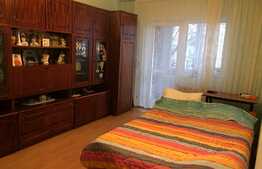 Apartament 4 camere de vanzare, 70 mp utili, cu boxa, zona Campului