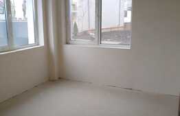 De vanzare 3 camere, 77 mp, semifinisat, 60 mp gradina, zona Vivo!