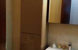 De vanzare apartament 3 camere, 54 mp, balcon, parcare, zona Bisericii Ortodoxe