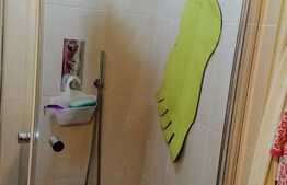 De vanzare apartament 3 camere, 54 mp, balcon, parcare, zona Bisericii Ortodoxe