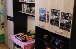 De vanzare apartament 3 camere, 54 mp, balcon, parcare, zona Bisericii Ortodoxe