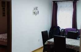 De vanzare apartament 3 camere, 54 mp, balcon, parcare, zona Bisericii Ortodoxe