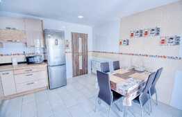 Exclusiv! Casa moderna de vanzare + spatiu afacere, 338 mp utili, 755 mp teren, ultrafinisat la cheie, garaj, drum asfaltat, zona Oasului