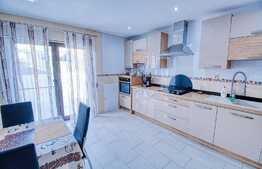 Exclusiv! Casa moderna de vanzare + spatiu afacere, 338 mp utili, 755 mp teren, ultrafinisat la cheie, garaj, drum asfaltat, zona Oasului