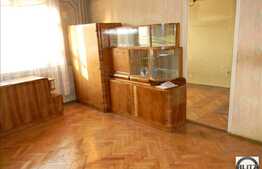 2 camere de vanzare, zona Horea + 2 locuri de parcare