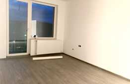 Apartament pe doua niveluri, 3 camere, 94 mp, parcare, zona Primariei