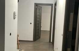 Apartament pe doua niveluri, 3 camere, 94 mp, parcare, zona Primariei