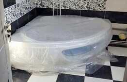 Apartament pe doua niveluri, 3 camere, 94 mp, parcare, zona Primariei