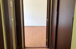 Apartament 4 camere, etaj intermediar, decomandat, zona Colina