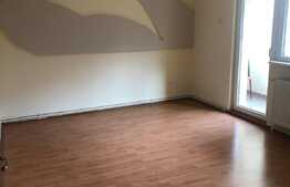 Apartament 4 camere, etaj intermediar, decomandat, zona Colina