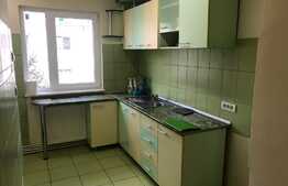 Apartament 4 camere, etaj intermediar, decomandat, zona Colina